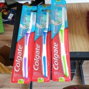 3 pack of toothbrushes
